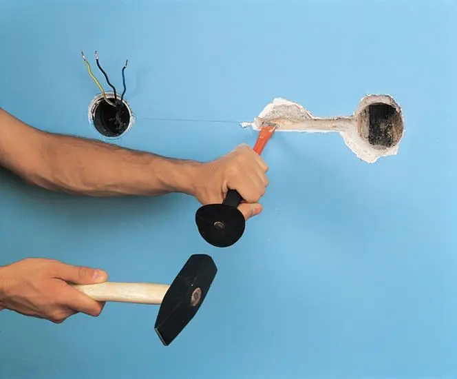 Comment déplacer une prise électrique ? Guide étape par étape